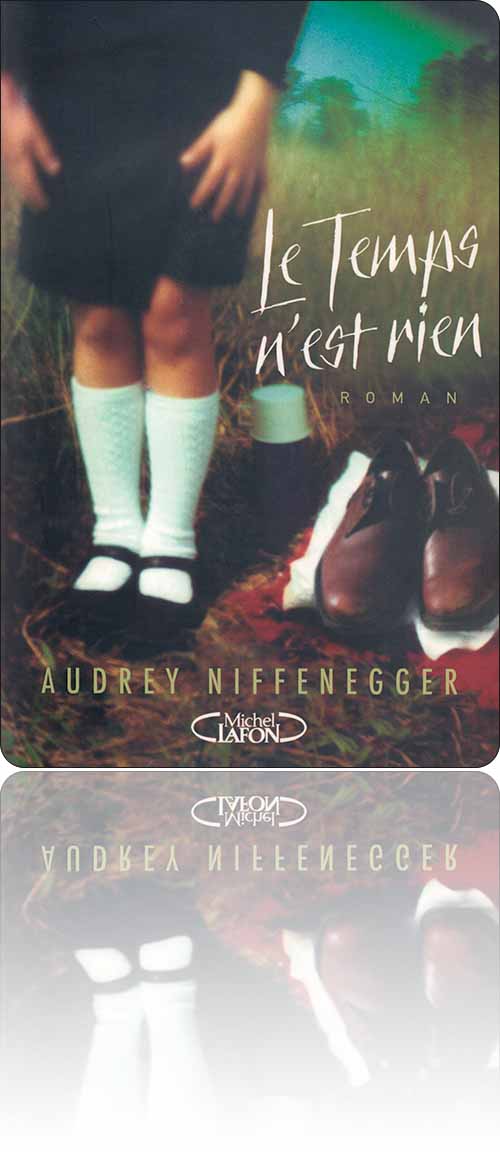 couverture présentant la photographie d'une petite fille dans un champ qui compare ses chaussures à celles d'un homme adulte