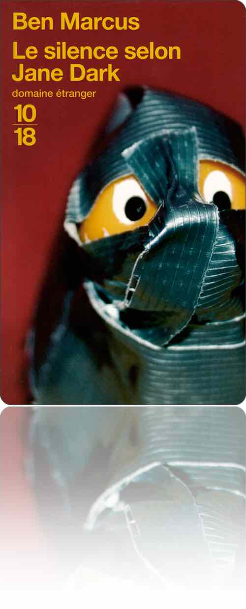 couverture présentant la photographie d'un canard en plastique emmailloté dans une bande adhésive et dont on ne voit plus que les yeux, le pauvre