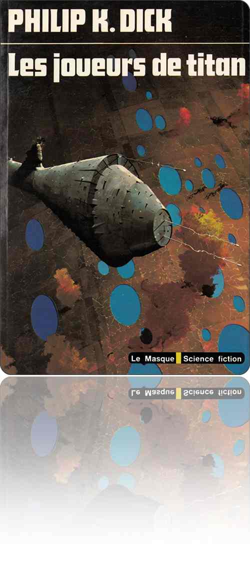 couverture dans les tons de rouille représentant une navette spatiale qui croise près de la paroi d'un immense vaisseau à pois bleus