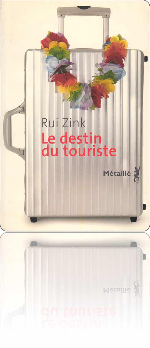couverture présentant la photographie d'une valise métallique sur laquelle est posée une couronne de fleurs