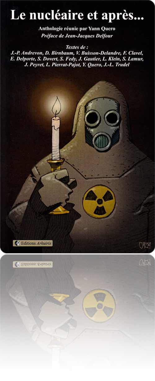 couverture dans les tons de marron représentant une personne en combinaison anti-nucléaire qui s'éclaire à la bougie